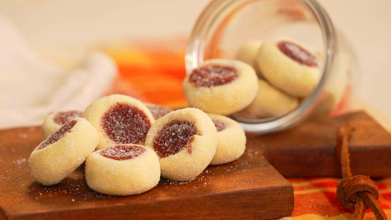 Receita de goiabinha caseira crocante por fora e recheada com goiabada.