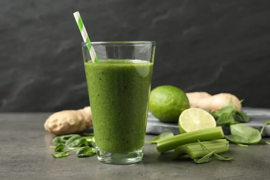 Suco Verde Detox com Aipo e Gengibre