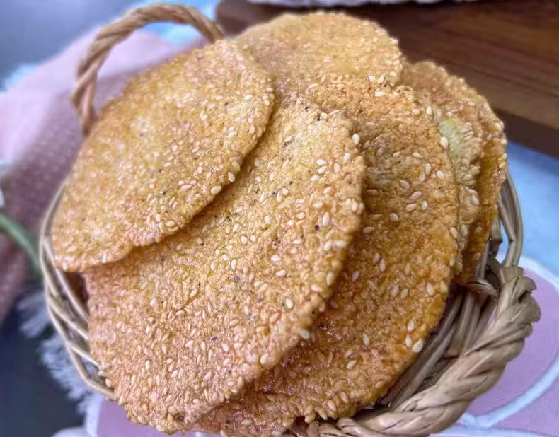 Biscoito de gergelim e parmesão crocante