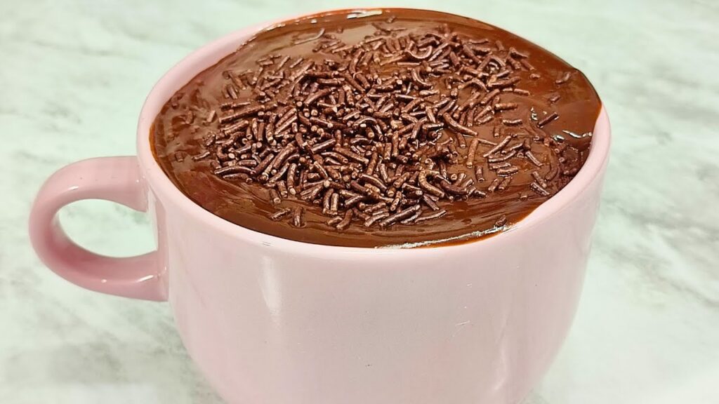 Bolo de Caneca de Chocolate em 3 Minutos