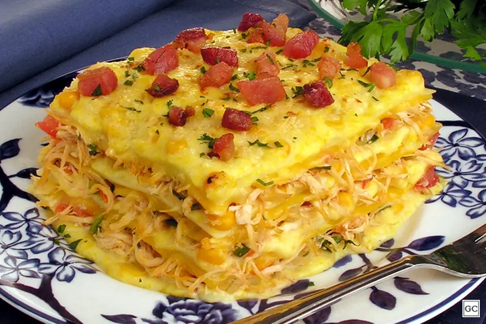 Lasanha Cremosa de Frango com Milho e Bacon