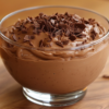 Sem leite condensado: essa mousse de chocolate com 3 ingredientes surpreende