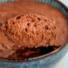 Essa mousse de chocolate fica incrivelmente leve e o melhor: sem gelatina nem chantilly