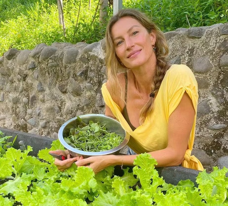 O que levou Gisele Bündchen a mudar sua dieta após anos sendo vegana