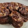Enroladinho de Carne com Parmesão e Rúcula