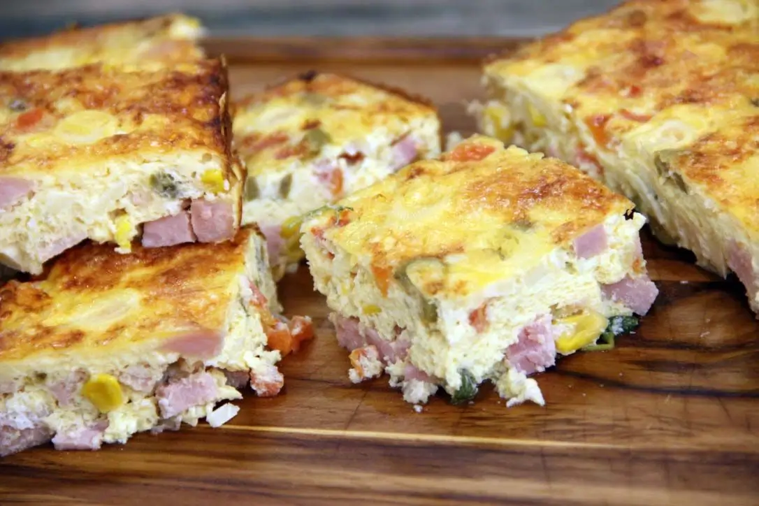 Omelete de Forno Prática cortada e servida