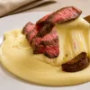 Receita de Aligot: Purê de Batata com Queijo da França
