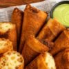Cone de Carne Moída com Queijo e Molho de Abacate